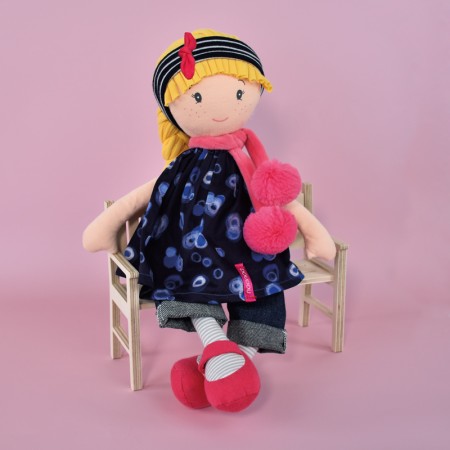 poupee de chiffon blonde  avec écharpe pompons roses, robe bleu marine à motifs - Jolijou