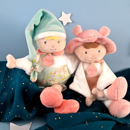 poupee chiffon vert amande avec chapeau fleuri