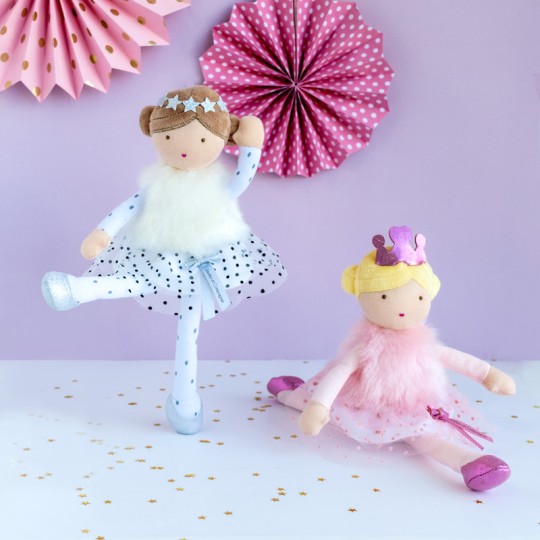 poupée blonde avec chignon et couronne, boléro à poil rose et tutu Jolijou