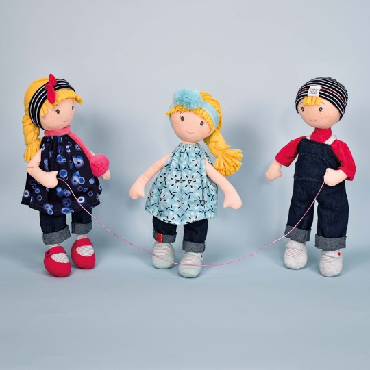 poupee de chiffon blonde  avec écharpe pompons roses, robe bleu marine à motifs - Jolijou