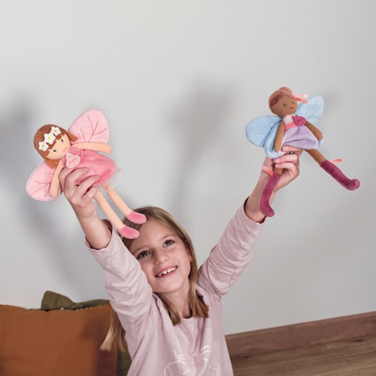 poupée noire en tissu  avec robe violette, ailes bleu clair et bottes violettes - Jolijou